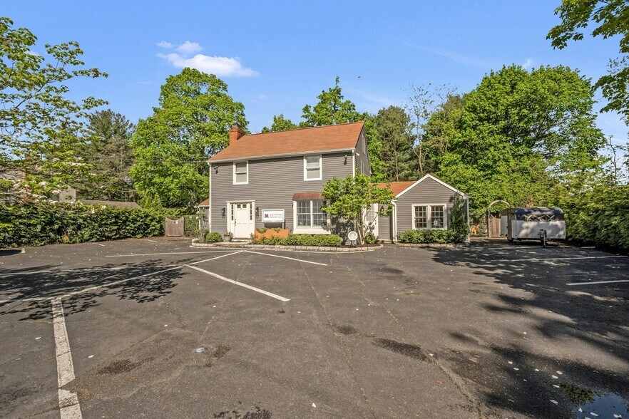 4 Whitney Street Ext, Westport, CT à vendre - Photo du bâtiment - Image 2 de 41