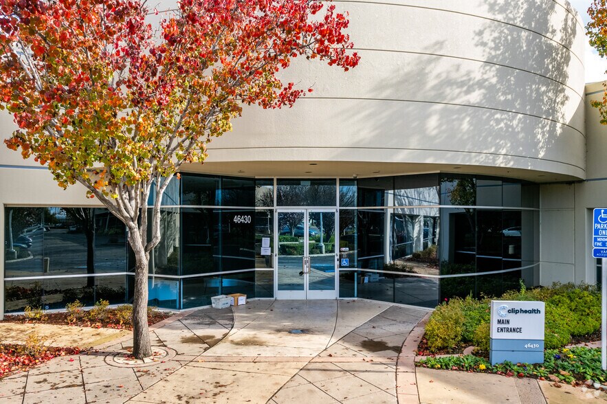 46420-46430 Fremont Blvd, Fremont, CA for lease - Building Photo - Image 2 of 5
