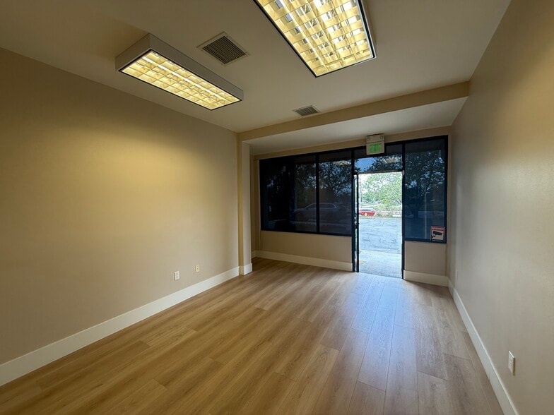 450 S Lone Hill Ave, San Dimas, CA for lease - Building Photo - Image 3 of 13
