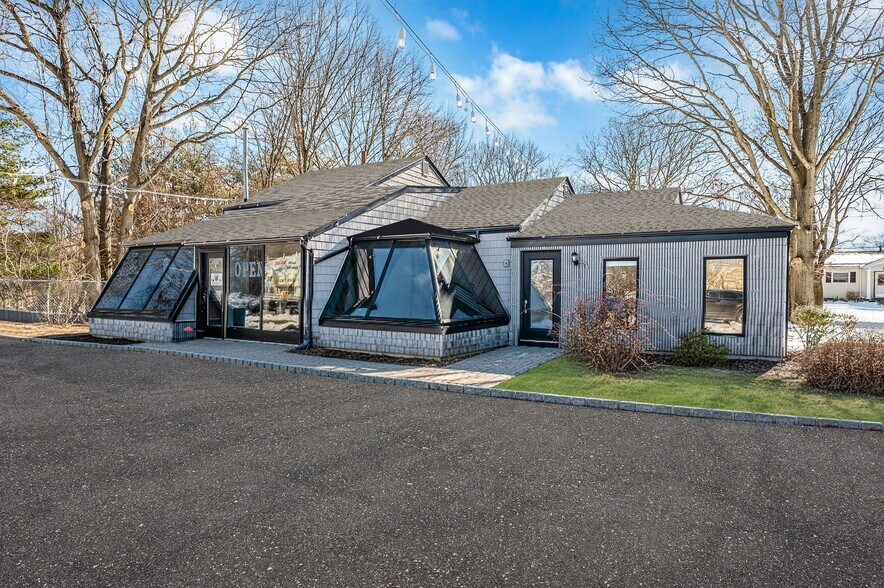 4515 Nesconset Hwy, Port Jefferson Station, NY à vendre - Photo principale - Image 1 de 21
