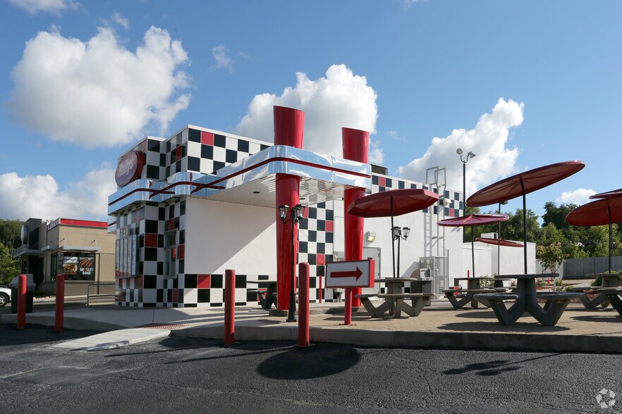 3000 Cleveland Ave NW, Canton, OH à louer - Photo du bâtiment - Image 2 de 3