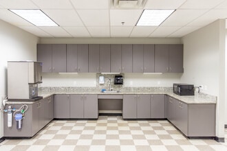 100 Baltimore Dr, Wilkes Barre, PA à louer Photo intérieure- Image 1 de 12