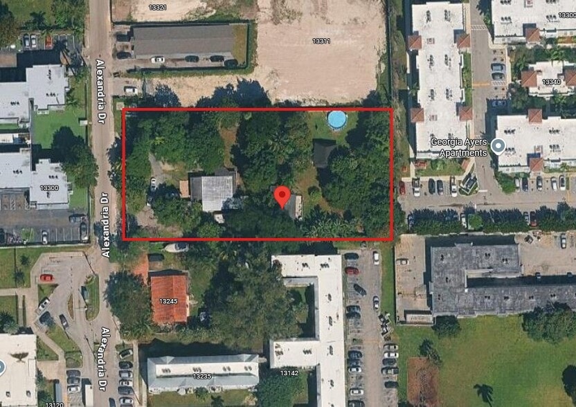 13265 Alexandria Dr, Opa-locka, FL à vendre - Photo du bâtiment - Image 1 de 7