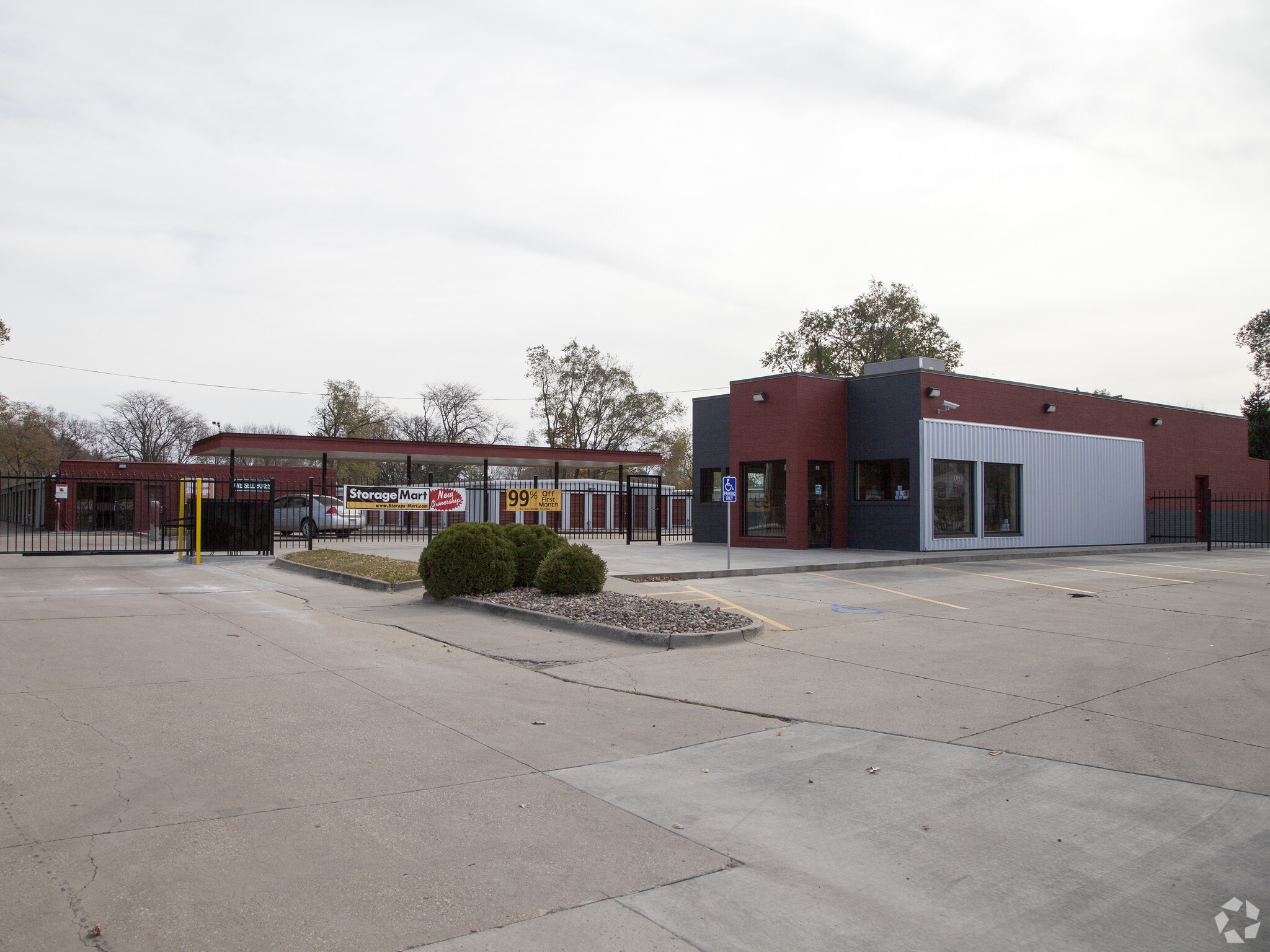 141 SW 63rd St, Des Moines, IA for lease Primary Photo- Image 1 of 2