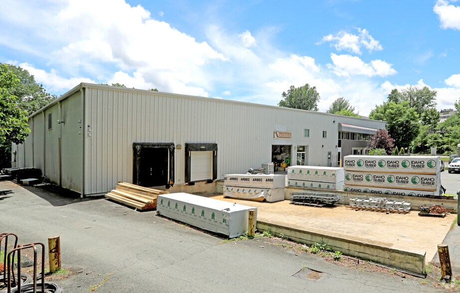 1215 E Market St, Charlottesville, VA à louer - Photo du bâtiment - Image 3 de 5