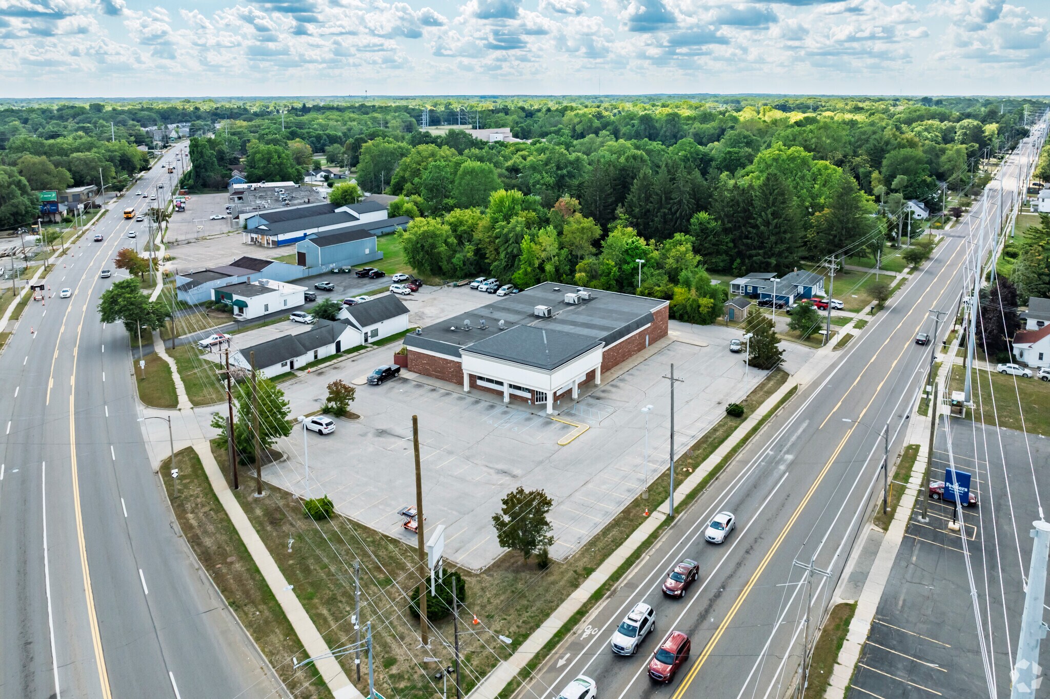 5118 S Martin Luther King Jr Blvd, Lansing, MI à vendre Photo du bâtiment- Image 1 de 1