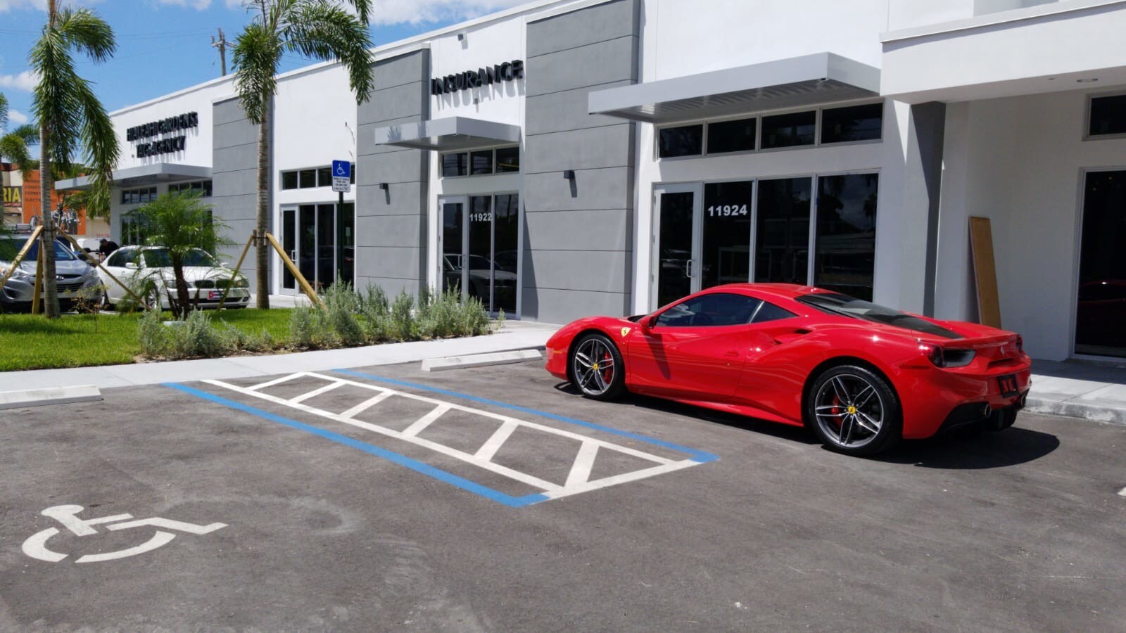 11920 NW 87th Ct, Hialeah Gardens, FL à louer Photo du bâtiment- Image 1 de 11