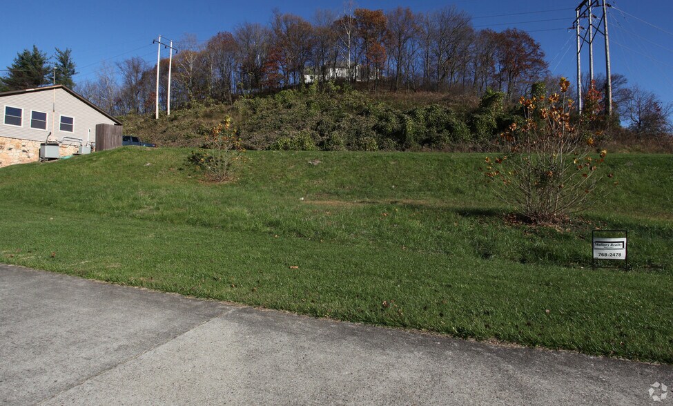 300-400 Westmoreland Dr, Dunbar, WV for sale - Primary Photo - Image 1 of 1