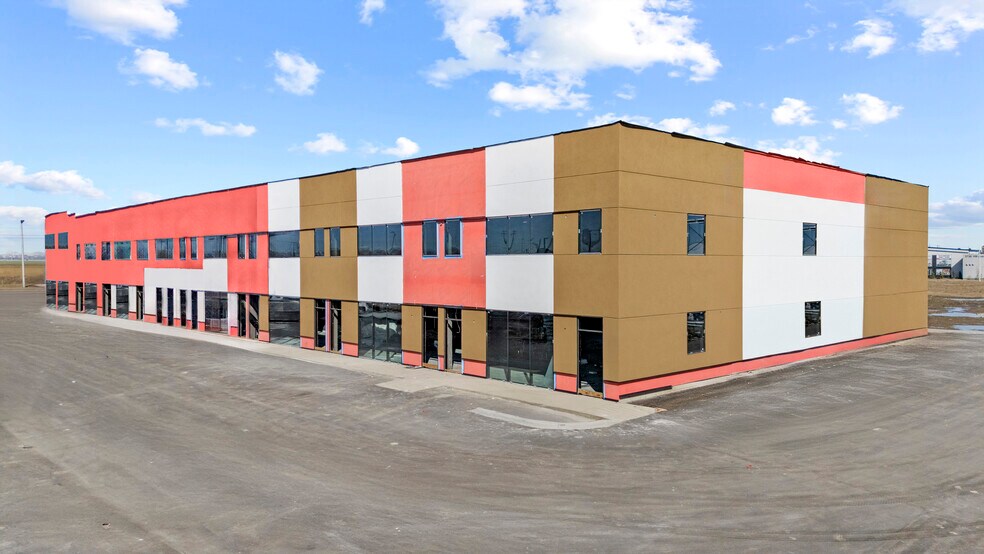 10680 36 St NE, Calgary, AB à vendre - Photo du bâtiment - Image 3 de 20