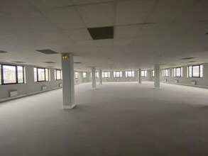15 Route De Fontainebleau, Vitry-sur-Seine for lease Interior Photo- Image 2 of 2
