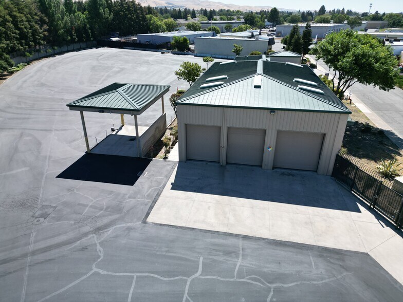 2151 Piedmont Way, Pittsburg, CA for lease - Building Photo - Image 3 of 8
