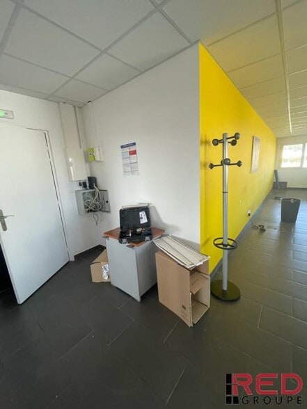 Bureau dans Éguilles à louer - Photo intérieure - Image 2 de 4