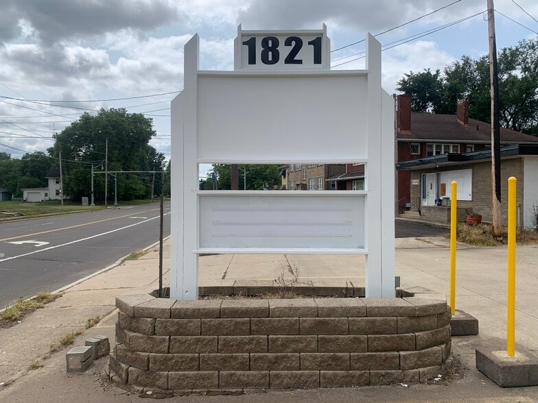 1821 Fulton Dr NW, Canton, OH à vendre - Photo du bâtiment - Image 3 de 8