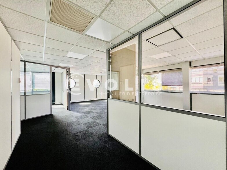 Office in Mérignac for lease - Building Photo - Image 2 of 5