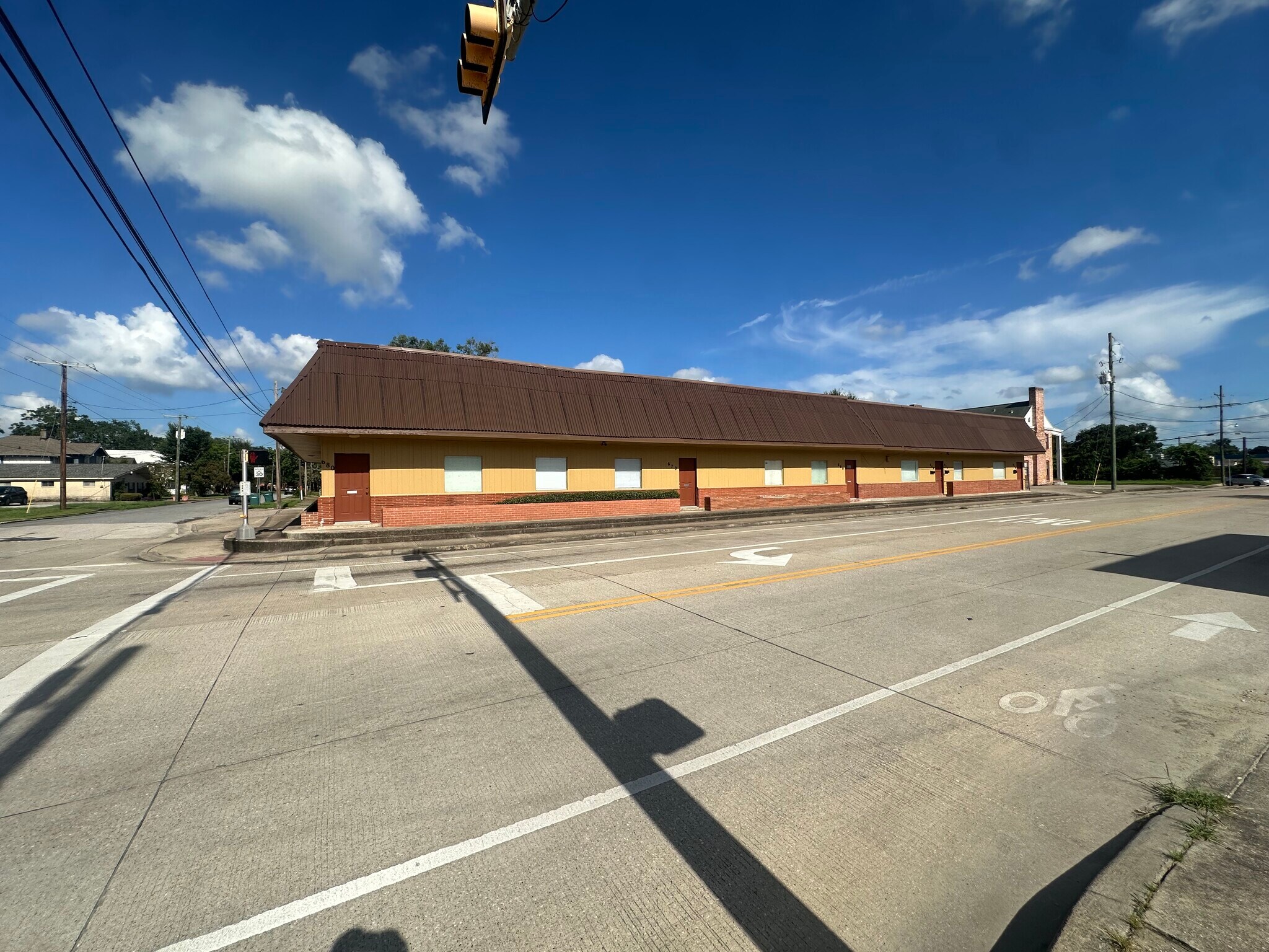 630-680 N 7th St, Beaumont, TX à louer Photo du bâtiment- Image 1 de 9