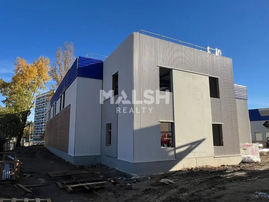 Flex in OULLINS-PIERRE-BÉNITE for lease Building Photo- Image 1 of 12