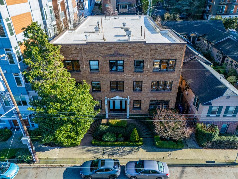416 Summit Ave E, Seattle, WA for sale - Building Photo - Image 3 of 22