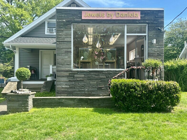 261 E Putnam Ave, Cos Cob, CT à louer - Photo du bâtiment - Image 2 de 16