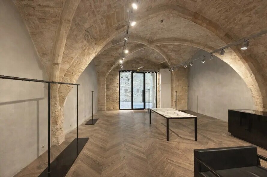 Retail in Montpellier for lease - Interior Photo - Image 1 of 3