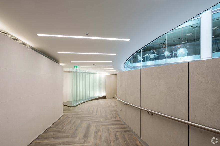 11-29 Copthall Av, London for lease - Interior Photo - Image 2 of 20