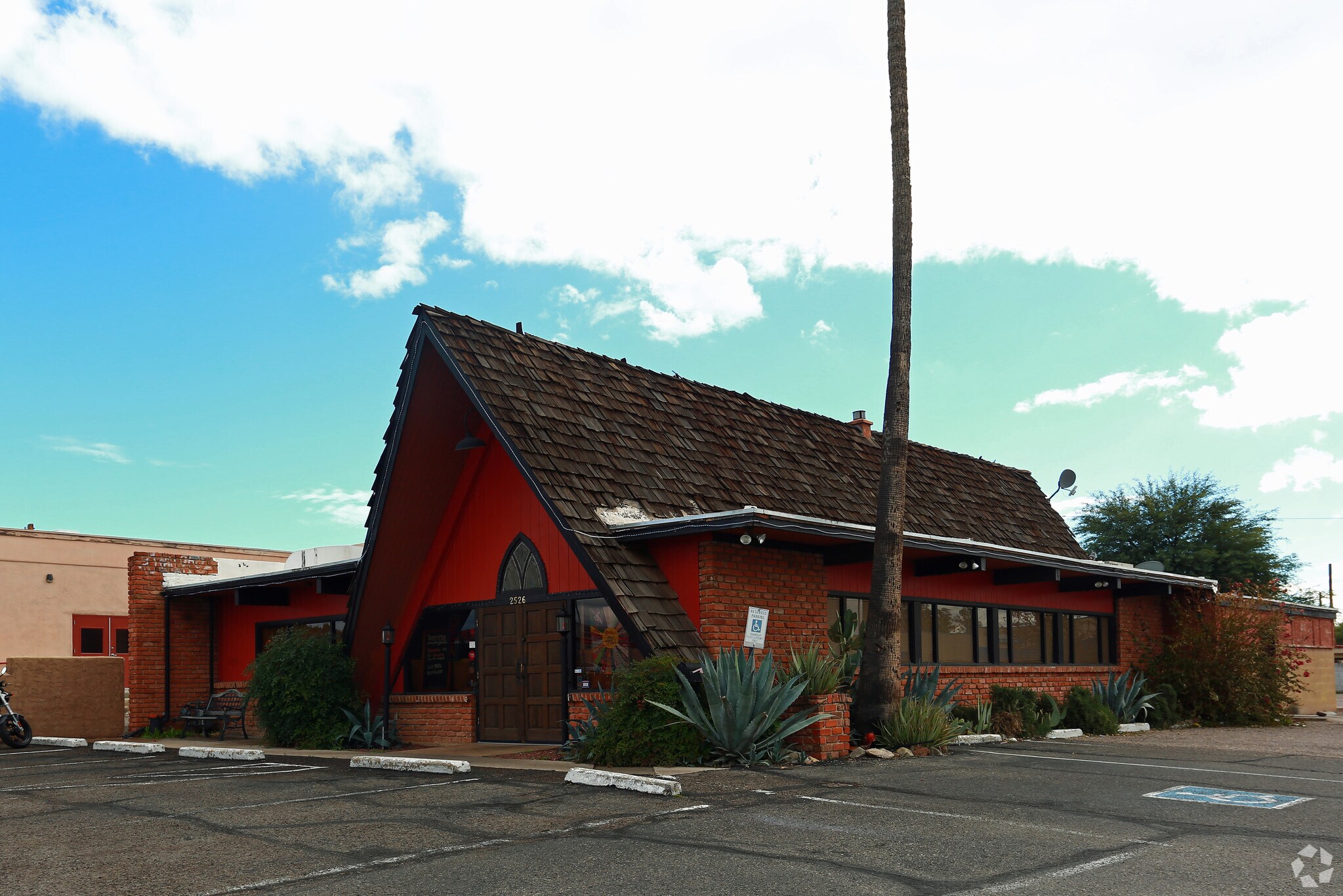 2526 E Grant Rd, Tucson, AZ à louer Photo principale- Image 1 de 5