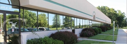 1207 Network Centre Dr, Effingham, IL for lease Building Photo- Image 2 of 4