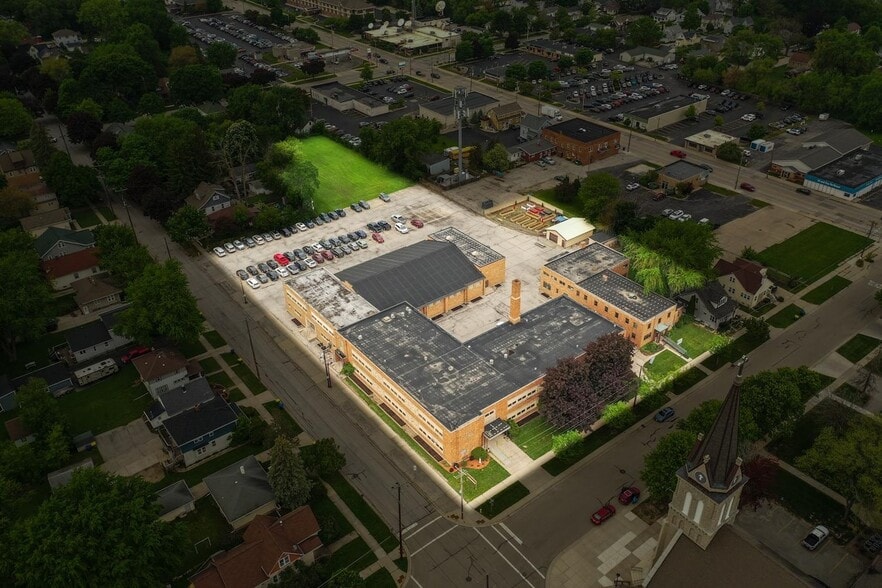 650 S Irwin Ave, Green Bay, WI for sale - Aerial - Image 2 of 15