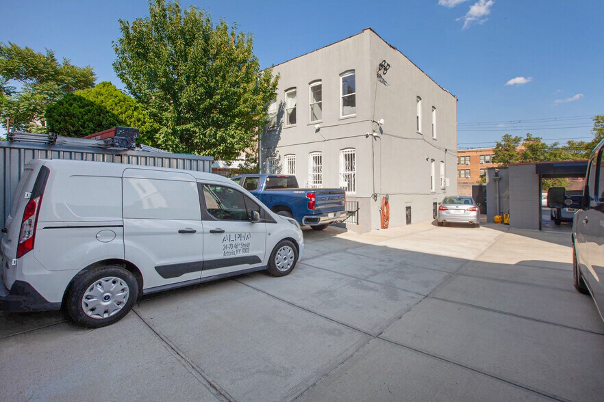 3626 11th St, Astoria, NY for sale - Building Photo - Image 2 of 19