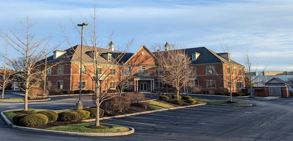 13590 N Meridian St, Carmel, IN à louer - Photo du bâtiment - Image 1 de 16