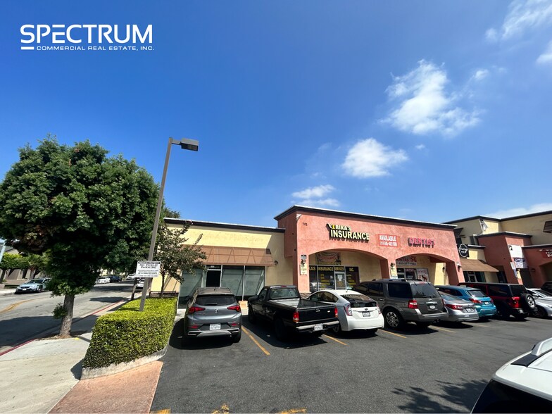 2701 E Gage Ave, Huntington Park, CA for lease - Building Photo - Image 1 of 6