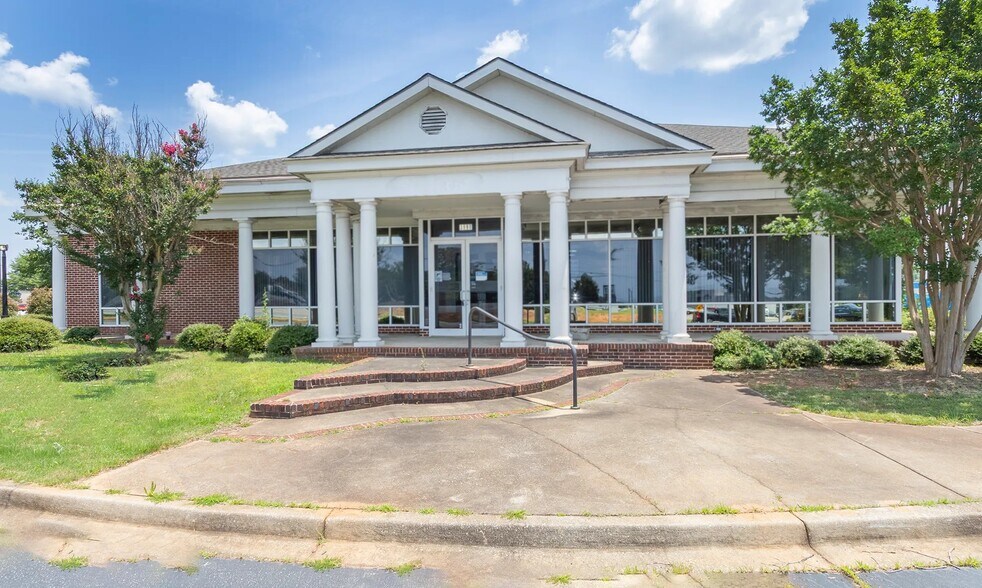 3898 Liberty Hwy, Anderson, SC à louer - Photo du bâtiment - Image 2 de 3