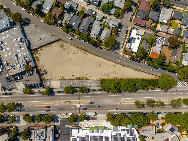 589-595 Venice, Venice, CA portefeuille de 2 propriétés à vendre sur LoopNet.ca - Photo du bâtiment - Image 1 de 2