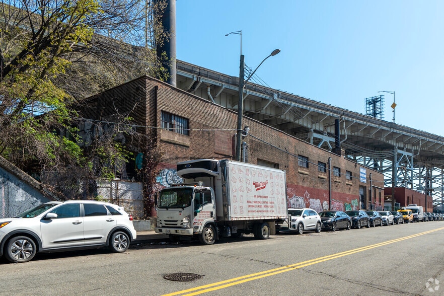 25-25 51st Ave, Long Island City, NY for lease - Building Photo - Image 2 of 5