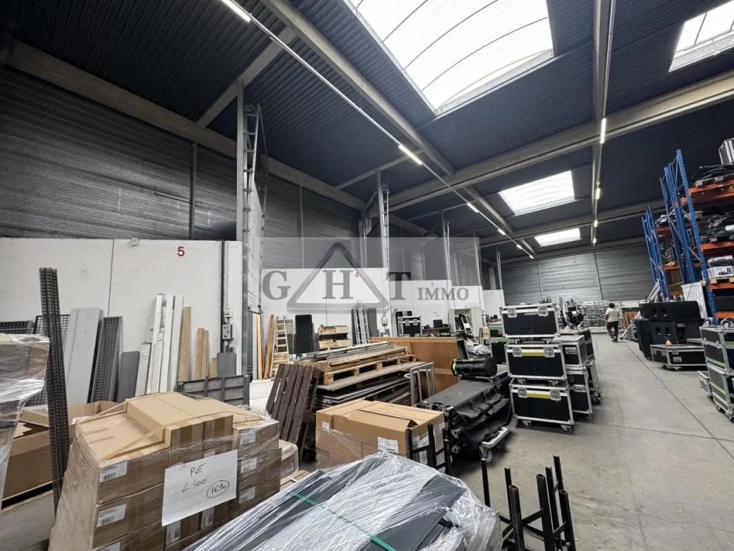 Industrial in Wissous for lease Interior Photo- Image 1 of 5