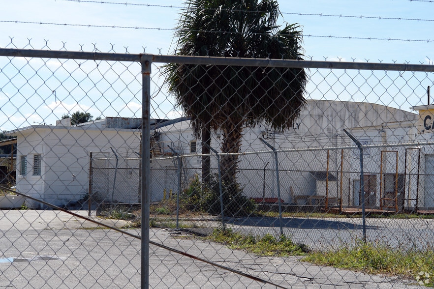 560 NE 14th St, Ocala, FL for lease - Building Photo - Image 3 of 25