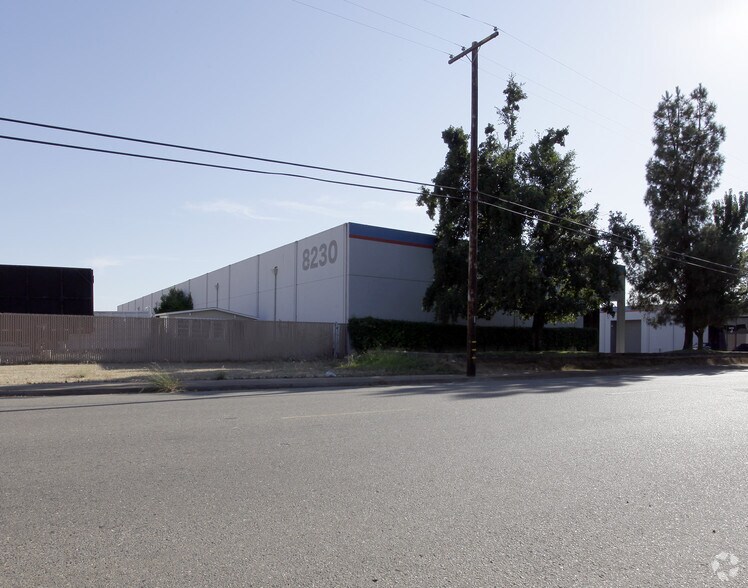 8230 Alpine Ave, Sacramento, CA à louer - Photo du bâtiment - Image 3 de 3