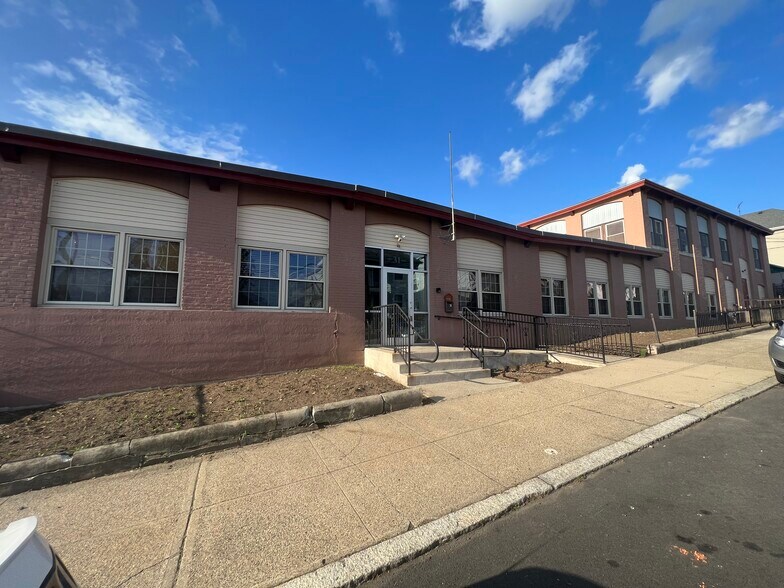 27-31 Privet St, Pawtucket, RI à vendre - Photo du bâtiment - Image 2 de 28