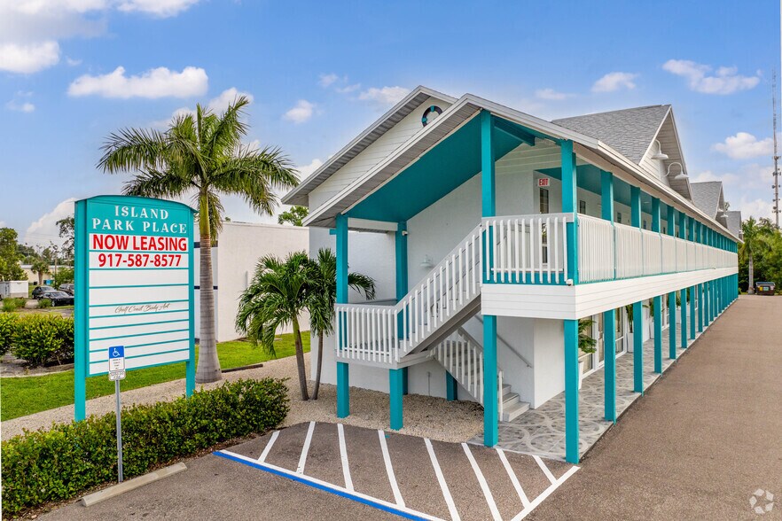 16387 S Tamiami Trl, Fort Myers, FL à vendre - Photo du bâtiment - Image 3 de 12
