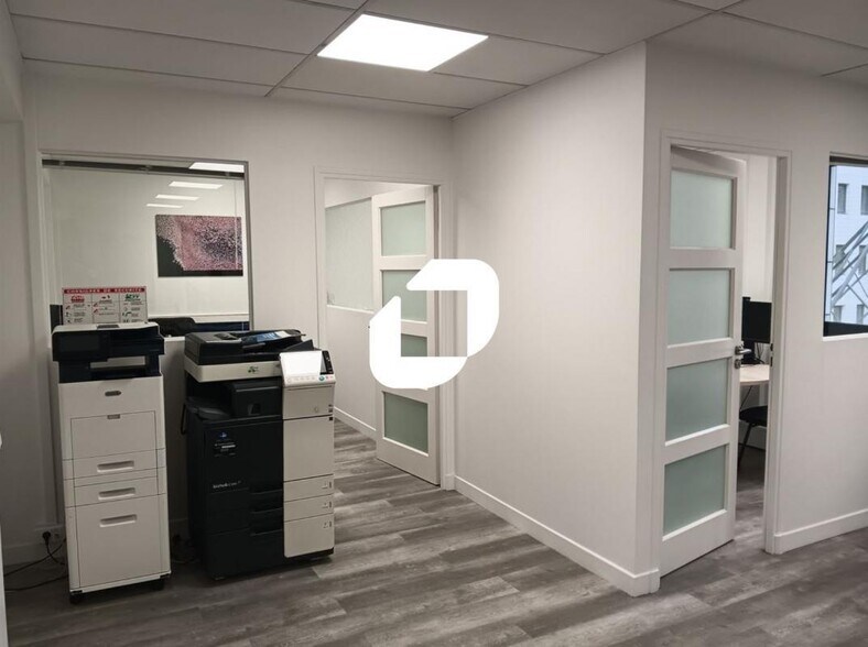 Office in Nanterre for sale - Interior Photo - Image 3 of 10