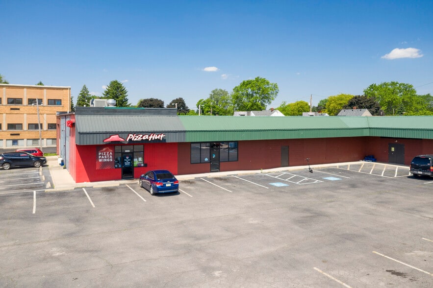 5235 N Summit St, Toledo, OH à louer - Photo du bâtiment - Image 3 de 10