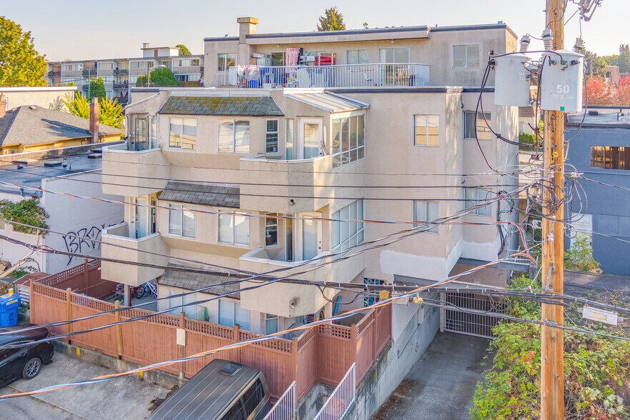 8851 Granville St, Vancouver, BC à vendre - Photo du bâtiment - Image 3 de 5