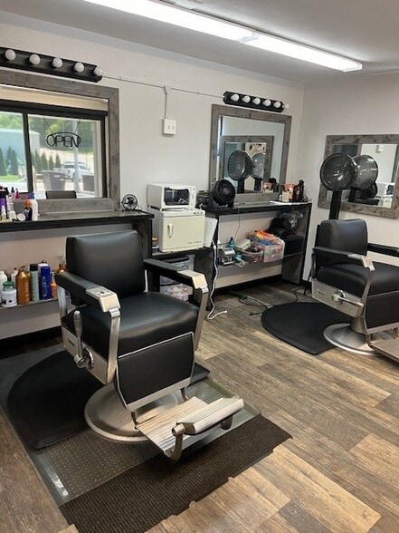 1714 N Gale Ave, Peoria, IL for sale - Interior Photo - Image 3 of 9