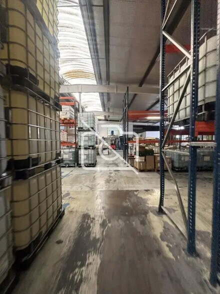 Industrial in Montigny-le-Bretonneux for sale - Interior Photo - Image 3 of 13