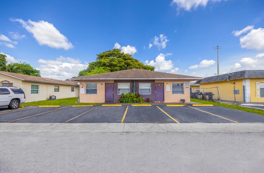 4020 NW 30th Ter, Lauderdale Lakes, FL for sale - Primary Photo - Image 1 of 2