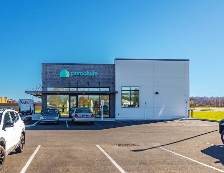 699 Creekview Dr, Columbus, IN for sale - Primary Photo - Image 1 of 3