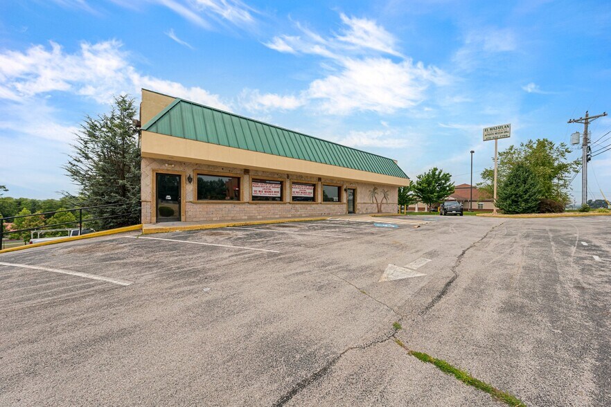 754 W Cherry St, Glasgow, KY à vendre - Photo du bâtiment - Image 3 de 29