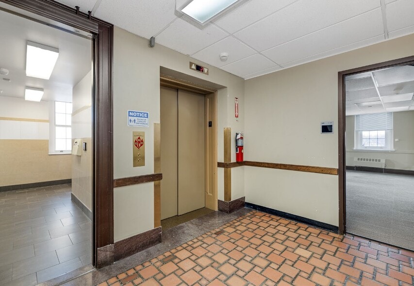 301 Mount Elliott St, Detroit, MI for sale - Lobby - Image 2 of 11