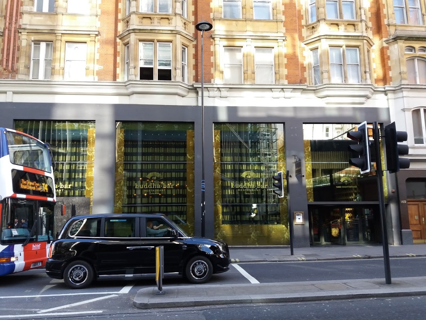 145 Knightsbridge, London for lease Primary Photo- Image 1 of 6