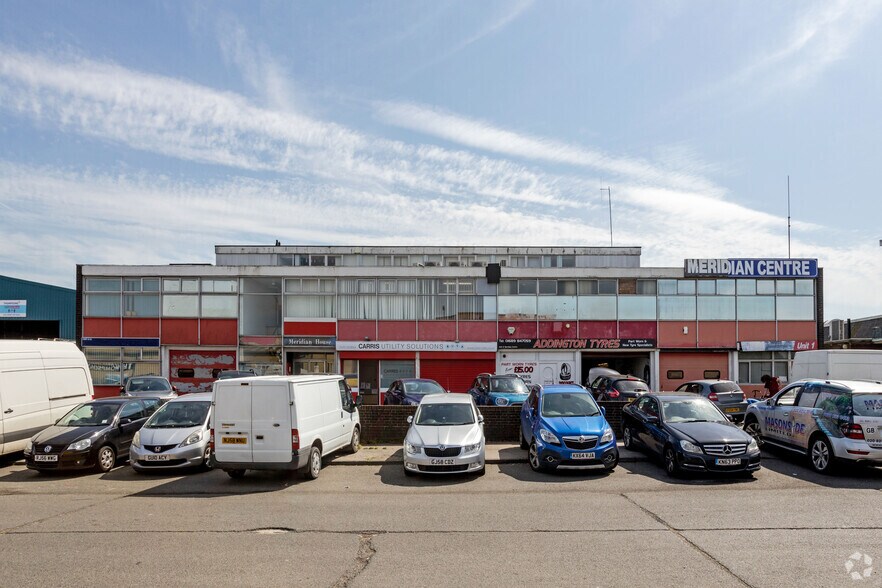 Vulcan Way, Croydon à louer - Photo du bâtiment - Image 2 de 15