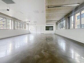Office/Retail in Paris for lease Interior Photo- Image 1 of 7
